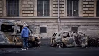 Francia impone toques de queda tras protestas y saqueos; reportan más de 2 mil 500 detenidos