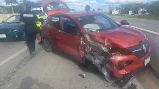 Los policías delimitaron el área para que los equipos de emergencia llevaran a cabo su labor