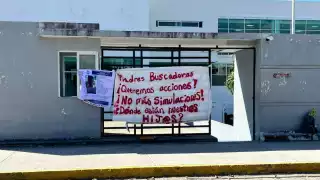Las oficinas laboran con normalidad debido que las activistas no impiden la entrada de trabajadores y ciudadanos, pero no permiten la circulación sobre la Nichupté.
