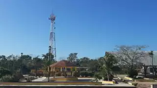 Exigen servicio médico y calles dignas