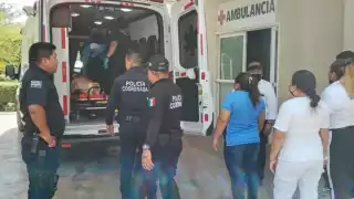 Paramédicos trasladaron a la joven a un hospital