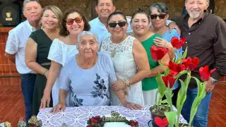 En 1953 contrajo matrimonio con William López Pérez e inició una familia fructífera de nueve hijos