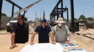 Vila Dosal, junto con Rafael Hernández y Virgilio Crespo, monitoreó la obras de la nueva estación