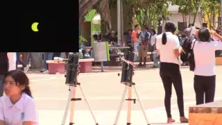 El parque central Forjadores del Kilometro Cincuenta se convirtió en escenario de una velación especial en espera de la observación del eclipse solar 2024