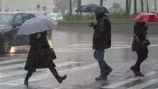 El Sistema Meteorológico Nacional (SMN) informó que un sistema anticiclónico mantendrá durante el día un ambiente cálido y baja probabilidad de lluvia sobre la República Mexicana