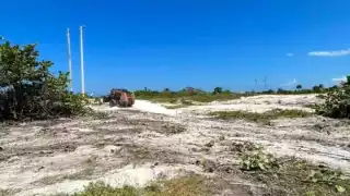 A principios de año el Alcalde de Tizimín mandó a buscar arenas de El Cuyo para rellenar un lienzo charro