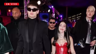 Los artistas como Peso Pluma y Nicki Nicole ya recorren la alfombra roja del Latin Grammy 2023