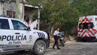 Paramédicos de la Cruz Roja Mexicana y policías de la SPSC auxiliaron a los involucrados