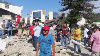 El derrumbe ocurrió cerca de las 2:40 horas de este domingo