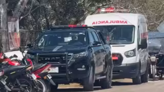 Moviliza a policías extraño hallazgo en el baño de mujeres del CECyTEY de Hunucmá