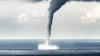 La tromba marina se formó debido a las probables lluvias en Quintana Roo