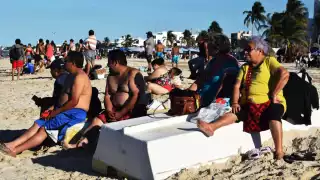 Familias enteras decidieron pasar un día en familia en los arenales
