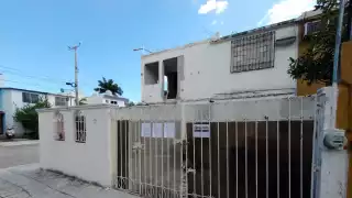 Aunque es una zona de viviendas unifamiliares, se construye un edificio con ocho cuartos.