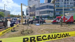 Trágico accidente en Cancún: motociclista pierde la vida tras impactarse contra poste