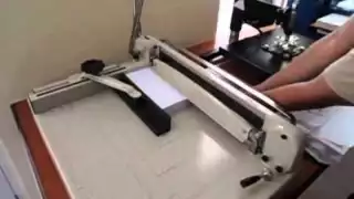 Joven se rebana dos dedos mientras trabajaba en una imprenta en Mérida