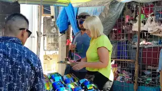 Los visitantes también buscan regatear los precios.