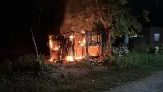 Tras tener todo bajo control, las unidades de emergencia se retiraron de la zona