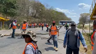 Obreros del Tren Maya bloquean 12 horas el tramo carretero Chetumal-Escárcega