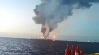 El incendio en la plataforma Nohoch Alfa continúa