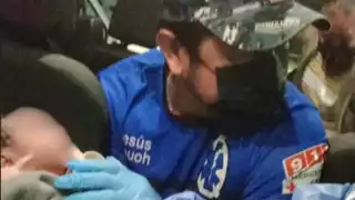 Después de limpiarla y entregarla a su mamá, se reanudó el trayecto hacia la capital