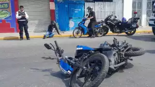 Una mujer resultó con posible fractura en una de sus extremidades inferiores