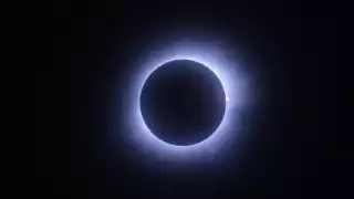 El calendario astronómico suele presentar dos pares de eclipses anuales: un par compuesto por un eclipse lunar seguido de uno solar y viceversa