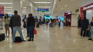 Por la mañana sólo despegaron los vuelos a Monterrey, Guadalajara y Houston