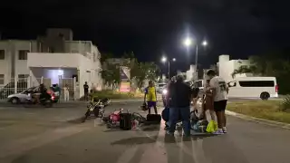 Llegaron elementos de la Dirección de Tránsito para el deslinde de responsabilidades y, de entrada, detener al conductor al detectar que iba con aliento alcohol.