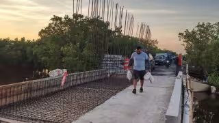 Isla Arena sigue incomunicada: Retrasos en el puente afectan a más de 400 pescadores