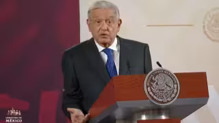 Andrés Manuel López Obrador encabeza este martes 21  de noviembre, la conferencia mañanera desde Palacio Nacional