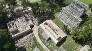 Hallan ofrenda durante la restauración de uno de los sacbés en Chichén Itzá