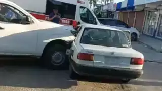 En el Tsuru viajaban cuatro integrantes de una familia.