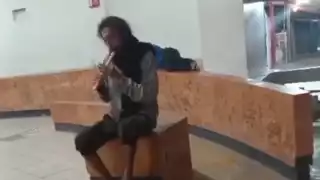 El flautista callejero se hizo viral en el municipio de Escárcega