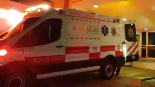 Otros conductores se detuvieron y apoyaron a la pareja