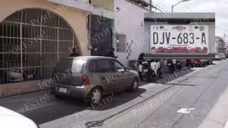 ¡Se creyó el genio! Joven pinta placas vencidas de rojo y lo multa la policía en Campeche