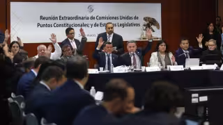 Senado aprueba en comisiones el Plan B electoral de Sheinbaum: estos son los cambios clave en revocación, salarios y ayuntamientos