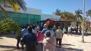 Los pescadores se han visto afectados con los frentes fríos, ya que les han impedido trabajar