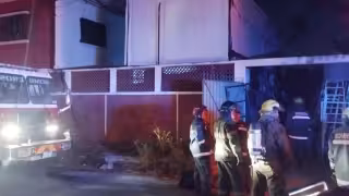 Incendio en vivienda de Mérida moviliza a cuerpos de emergencia; rescatan a dos personas