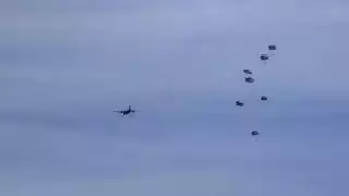 Estados Unidos completó su primer lanzamiento aéreo de ayuda humanitaria en Gaza