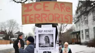 “Es basura”: alcalde de Minneapolis confronta versión del ICE por muerte de ciudadana durante redada migratoria