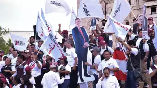 Los partidarios de Caludia Sheinbaum retiraron propaganda de las casas para comenzar con las encuestas