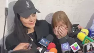 La viuda no pudo contener el llanto al contar una anécdota de su hijo. Foto: Especial