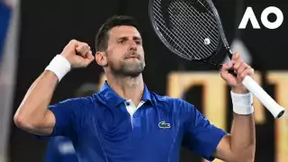 Después de descuartizar ayer al francés Adrian Mannarino por doble 6-0 y 6-3, el ícono viviente del tenis se metió a los cuartos de final del primer major del año, fase en la que se topará con Taylor Fritz
