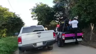 Los policías no llegaron hasta las 6 de la mañana, ya que se encontraban cuidando varias fiestas del pueblo