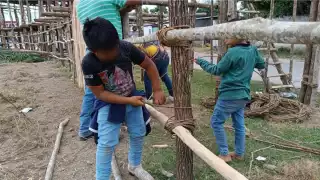 Expuso que es fácil, que lo importante es tener paciencia, ejercer cada vuelta del bejuco con seguridad y firmeza