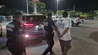 Detienen a presunto ladrón tras intentar sacar mercancía sin pagar de Soriana Aviación