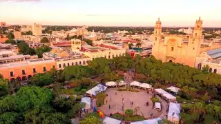 El clima en Mérida es cálido, lo que hace al día reciba gran afluencia de visitantes extranjeros y nacionales