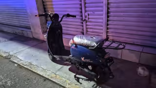 Familia exige reembolso tras falla de motoneta recién comprada en negocio del Centro