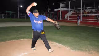 Gana Toros y empata la serie final de softbol nocturno Hopelchén