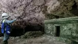 Diego Prieto, Director General del INAH (recuadro), no ha dado información transparente del manejo de los descubrimientos.